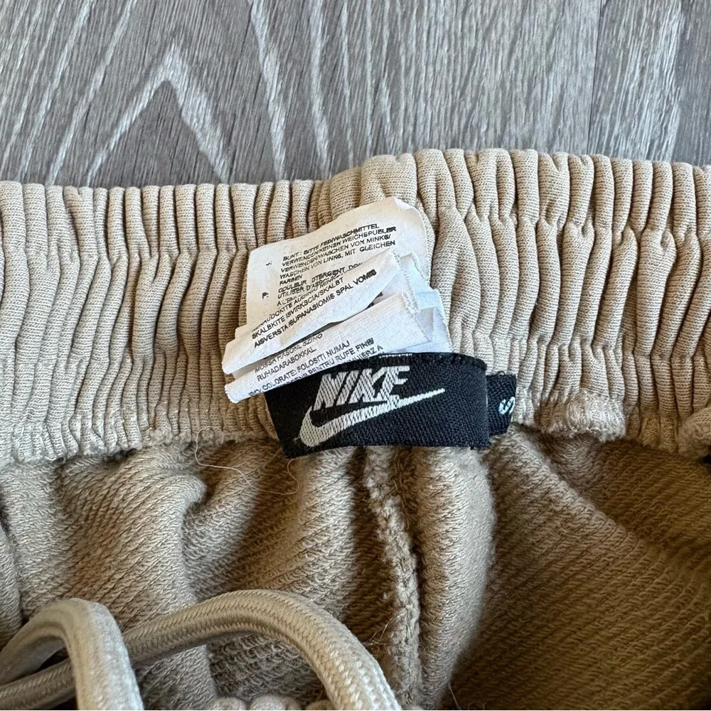 Nike Joggers - Picture 2 of 2